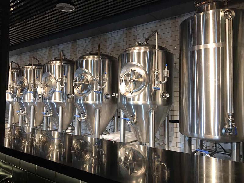 啤酒發(fā)酵罐設備 啤酒發(fā)酵罐設備